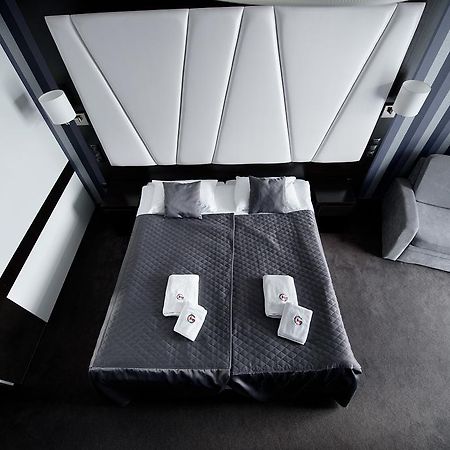 Hotel Grafit Kostomloty Pierwsze ภายนอก รูปภาพ