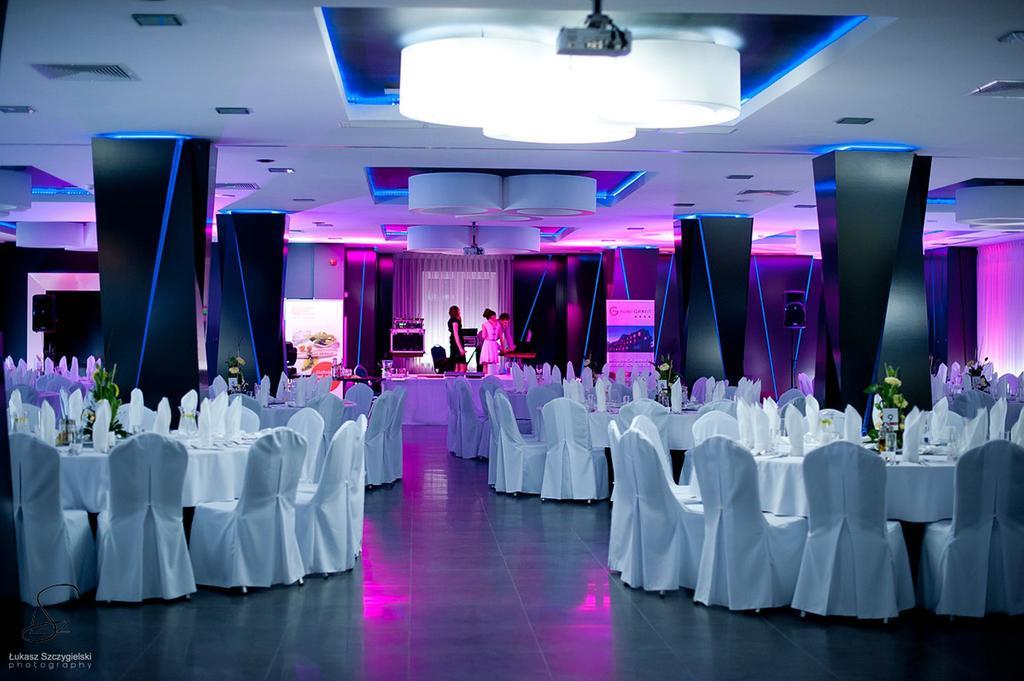 Hotel Grafit Kostomloty Pierwsze ภายนอก รูปภาพ