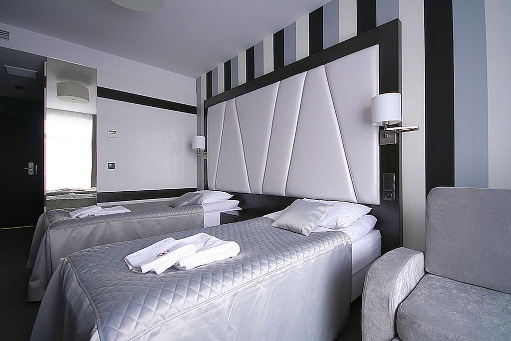 Hotel Grafit Kostomloty Pierwsze ห้อง รูปภาพ