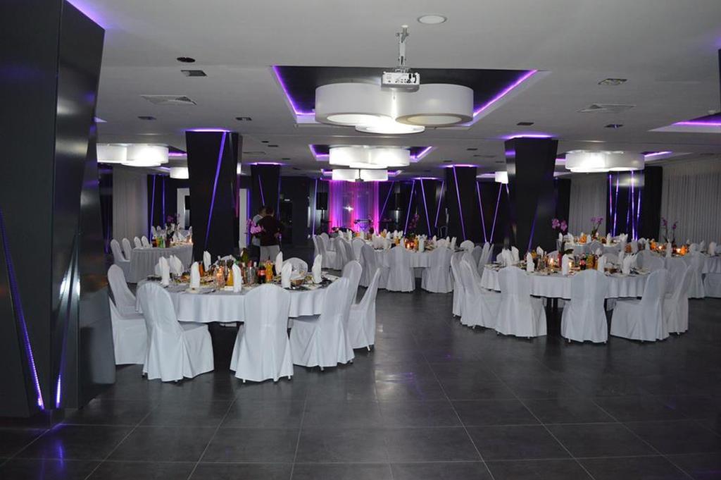 Hotel Grafit Kostomloty Pierwsze ภายนอก รูปภาพ
