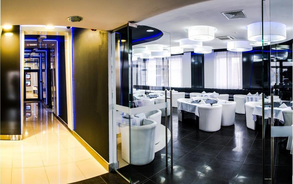 Hotel Grafit Kostomloty Pierwsze ภายนอก รูปภาพ