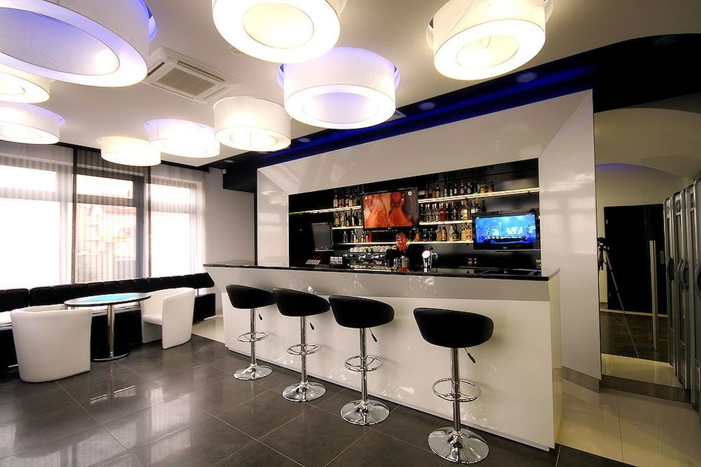 Hotel Grafit Kostomloty Pierwsze ภายนอก รูปภาพ