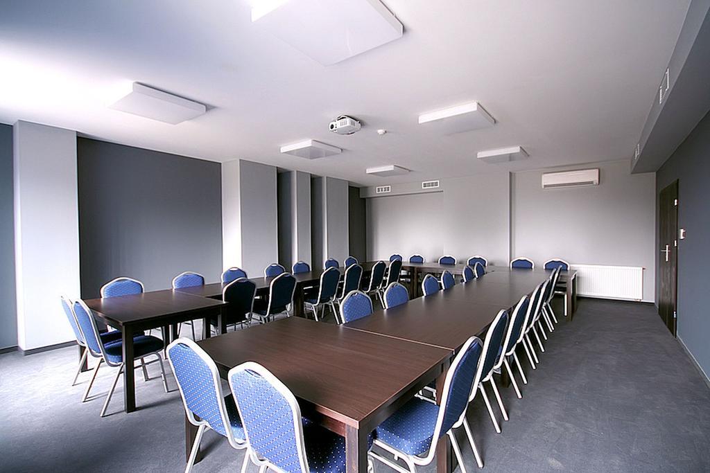 Hotel Grafit Kostomloty Pierwsze ภายนอก รูปภาพ