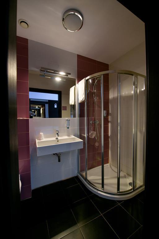 Hotel Grafit Kostomloty Pierwsze ภายนอก รูปภาพ