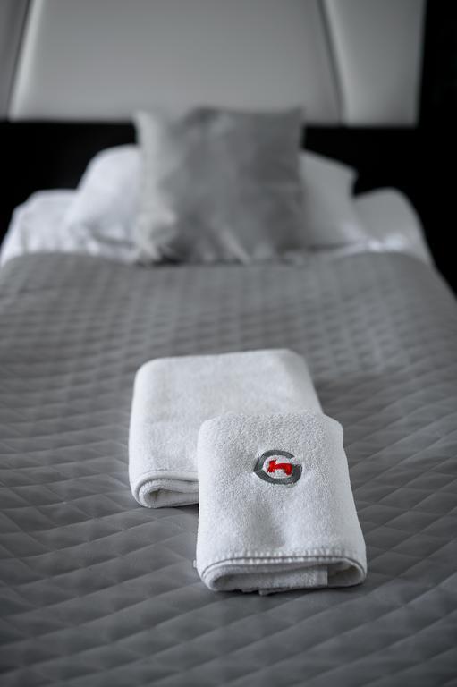 Hotel Grafit Kostomloty Pierwsze ภายนอก รูปภาพ