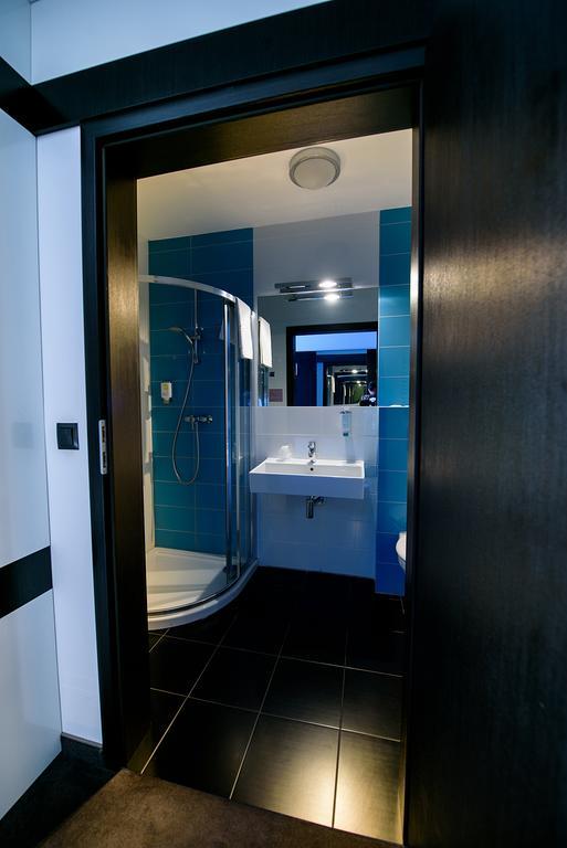 Hotel Grafit Kostomloty Pierwsze ภายนอก รูปภาพ