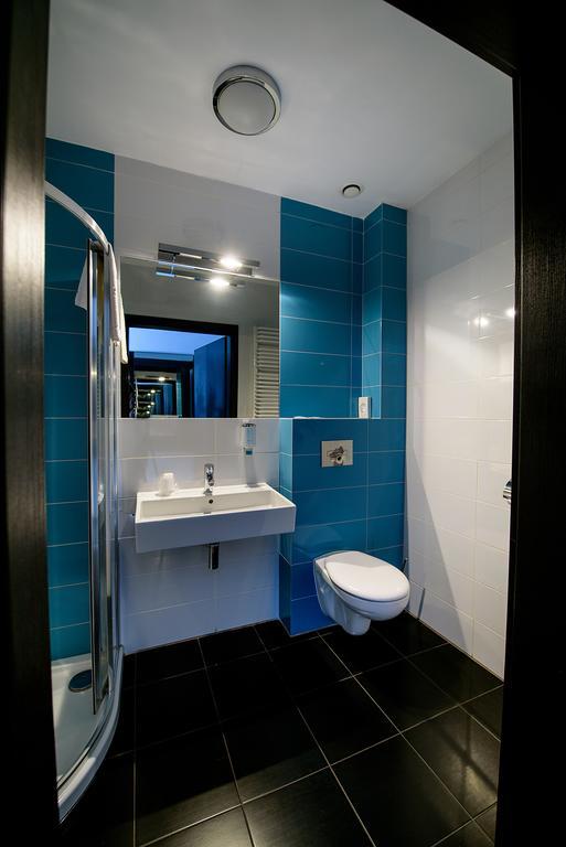 Hotel Grafit Kostomloty Pierwsze ภายนอก รูปภาพ