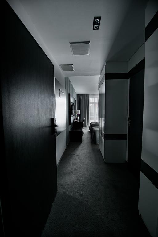 Hotel Grafit Kostomloty Pierwsze ภายนอก รูปภาพ