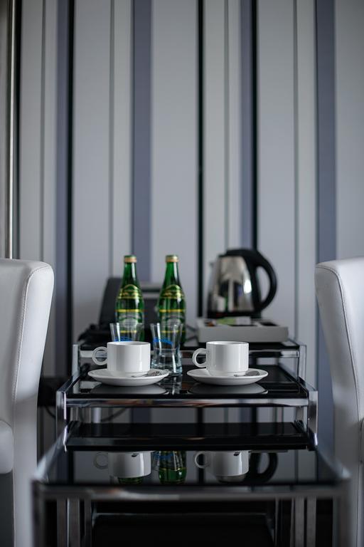 Hotel Grafit Kostomloty Pierwsze ภายนอก รูปภาพ